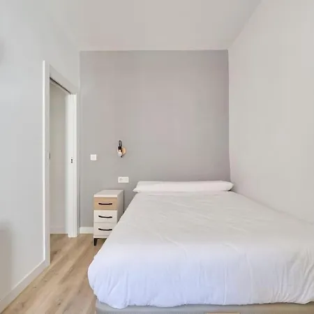 Iluminado Y Acogedor Piso En
