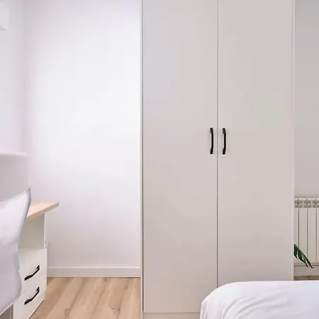 Iluminado Y Acogedor Piso En דירה
